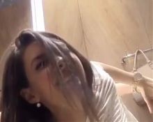 Girl Masturbating in the fitting room
